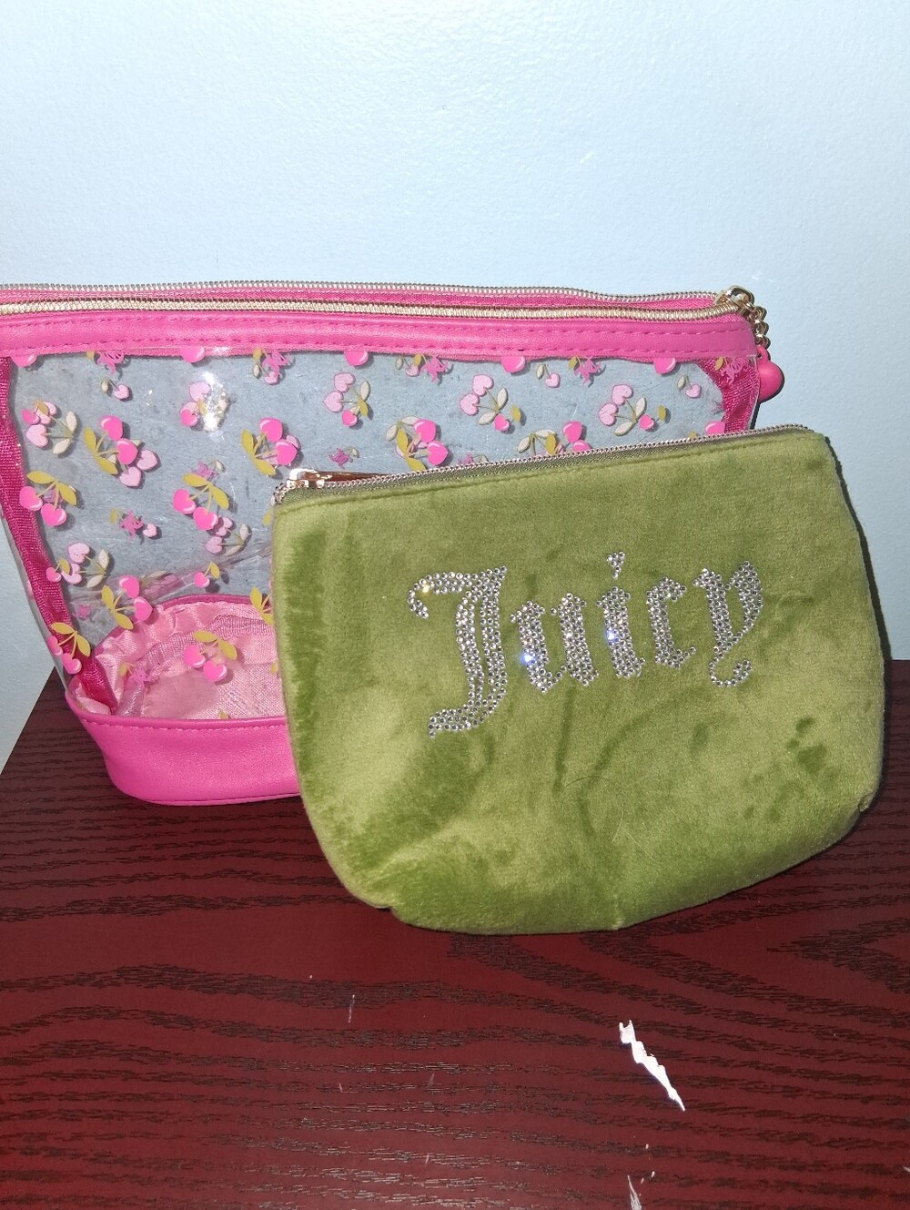 Juicy Couture Cherry Toiletries Bag Set - Picture 2 of 4